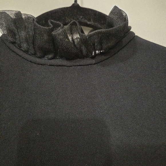 Alice + Olivia Women's Kerrie Ruffled Open Back Luxury Tank. Size XS - Picture 7 of 12